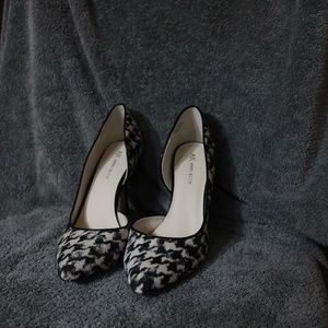 Black White Anne Klein Pointy-Toed Heels Pattern